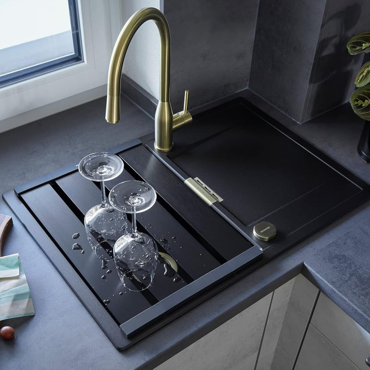 Robinet Douchette Schock KAVUS inox doré